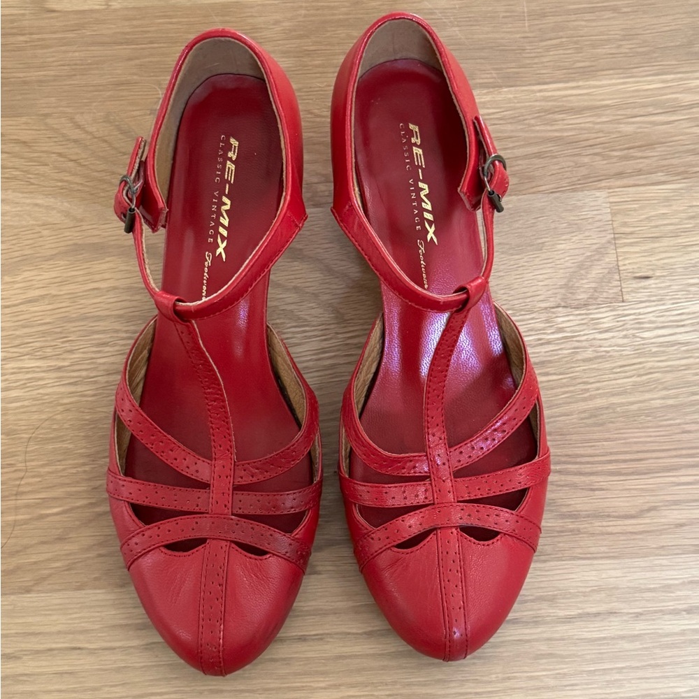 Re-mix Starlet Dance Shoes, Red leather, Size 8.5.